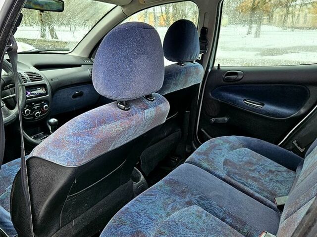 Серый Пежо 206, объемом двигателя 1.4 л и пробегом 174 тыс. км за 3500 $, фото 6 на Automoto.ua