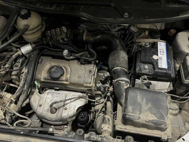 Серый Пежо 206, объемом двигателя 0 л и пробегом 200 тыс. км за 650 $, фото 5 на Automoto.ua