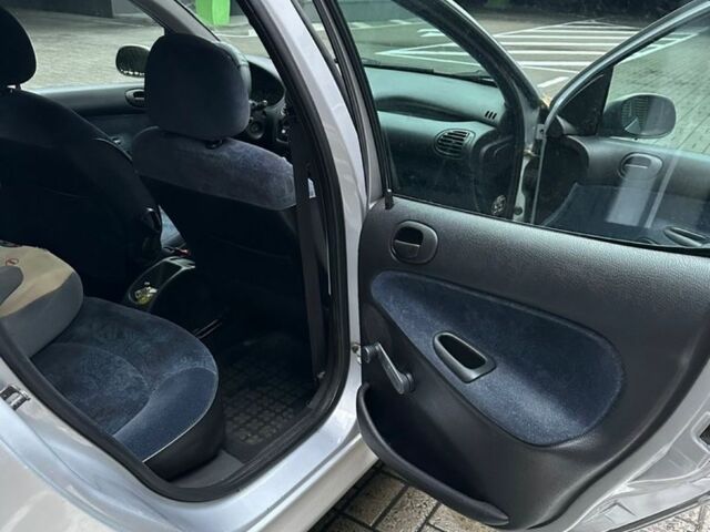 Серый Пежо 206, объемом двигателя 1.36 л и пробегом 173 тыс. км за 2000 $, фото 7 на Automoto.ua