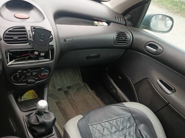 Серый Пежо 206, объемом двигателя 2 л и пробегом 300 тыс. км за 1500 $, фото 4 на Automoto.ua