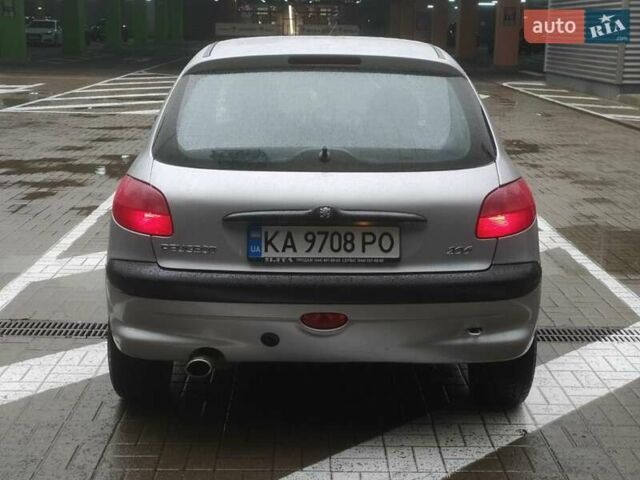 Сірий Пежо 206, об'ємом двигуна 1.36 л та пробігом 340 тис. км за 2950 $, фото 3 на Automoto.ua
