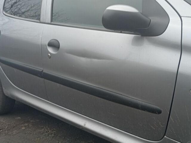 Сірий Пежо 206, об'ємом двигуна 1.4 л та пробігом 210 тис. км за 3200 $, фото 3 на Automoto.ua