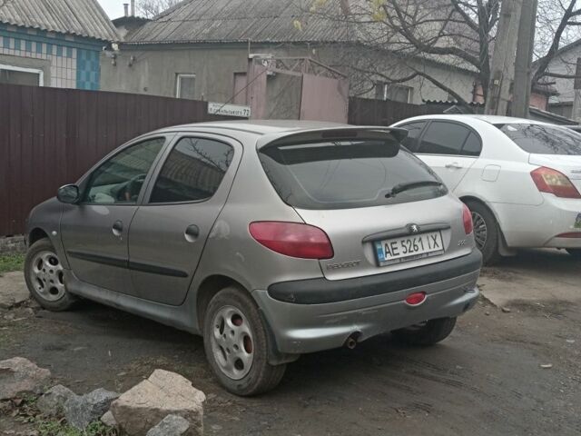 Сірий Пежо 206, об'ємом двигуна 1.4 л та пробігом 210 тис. км за 3200 $, фото 2 на Automoto.ua