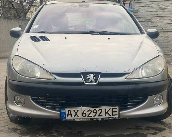 Сірий Пежо 206, об'ємом двигуна 1.6 л та пробігом 295 тис. км за 2300 $, фото 1 на Automoto.ua