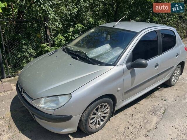 Серый Пежо 206, объемом двигателя 1.36 л и пробегом 300 тыс. км за 2000 $, фото 1 на Automoto.ua