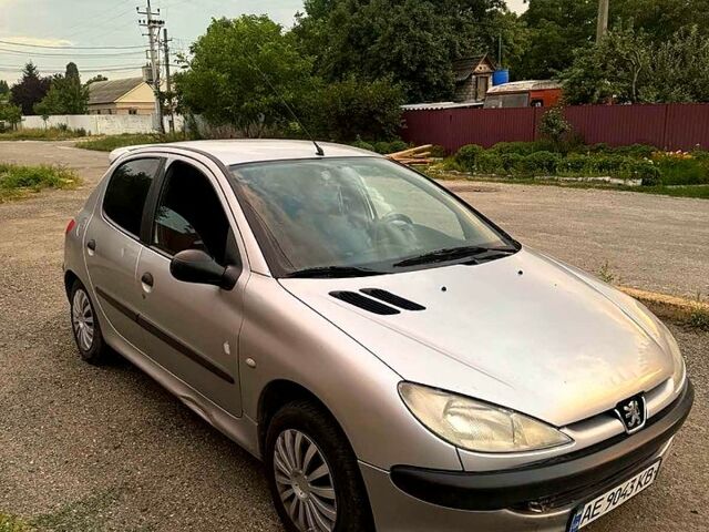 Сірий Пежо 206, об'ємом двигуна 1.9 л та пробігом 204 тис. км за 2000 $, фото 5 на Automoto.ua