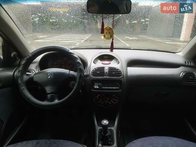 Сірий Пежо 206, об'ємом двигуна 1.36 л та пробігом 340 тис. км за 2950 $, фото 22 на Automoto.ua