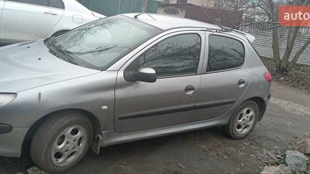 Сірий Пежо 206, об'ємом двигуна 1.4 л та пробігом 210 тис. км за 3200 $, фото 3 на Automoto.ua