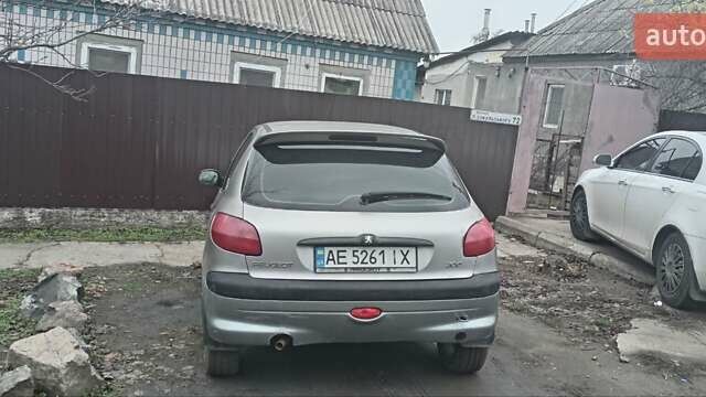 Сірий Пежо 206, об'ємом двигуна 1.4 л та пробігом 210 тис. км за 3200 $, фото 2 на Automoto.ua