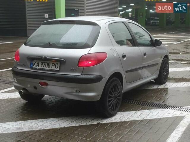 Сірий Пежо 206, об'ємом двигуна 1.36 л та пробігом 340 тис. км за 2950 $, фото 2 на Automoto.ua