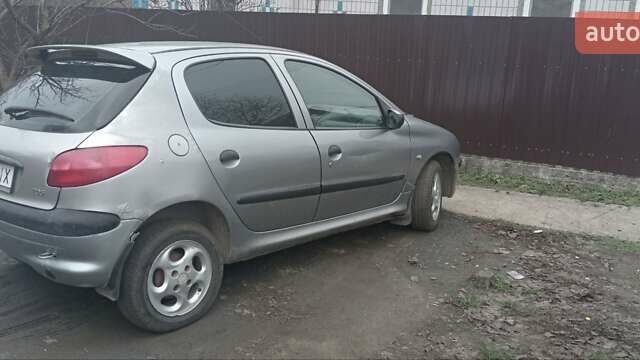 Сірий Пежо 206, об'ємом двигуна 1.4 л та пробігом 210 тис. км за 3200 $, фото 4 на Automoto.ua