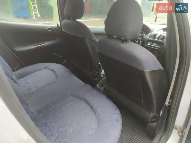 Сірий Пежо 206, об'ємом двигуна 1.36 л та пробігом 340 тис. км за 2950 $, фото 26 на Automoto.ua