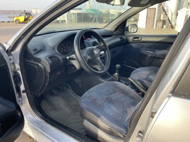 Серый Пежо 206, объемом двигателя 1.9 л и пробегом 200 тыс. км за 1299 $, фото 10 на Automoto.ua