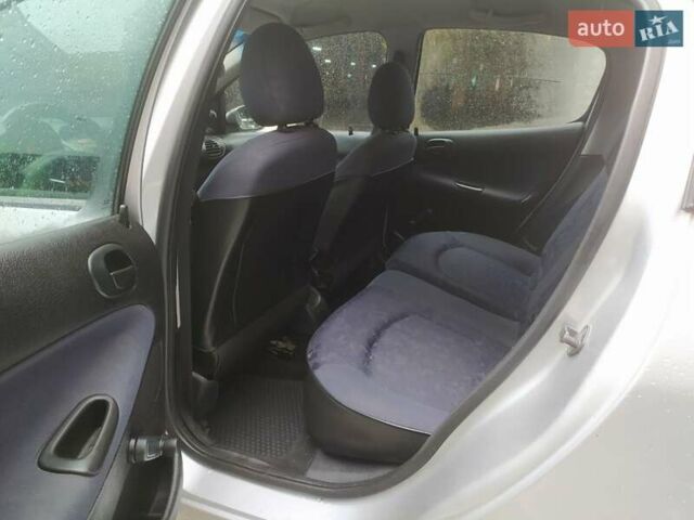 Сірий Пежо 206, об'ємом двигуна 1.36 л та пробігом 340 тис. км за 2950 $, фото 20 на Automoto.ua