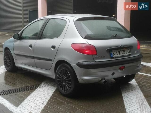 Сірий Пежо 206, об'ємом двигуна 1.36 л та пробігом 340 тис. км за 2950 $, фото 4 на Automoto.ua