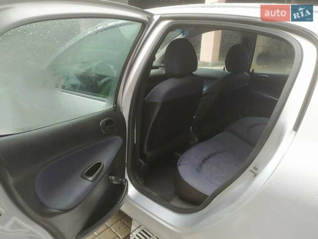 Сірий Пежо 206, об'ємом двигуна 1.36 л та пробігом 340 тис. км за 2950 $, фото 19 на Automoto.ua