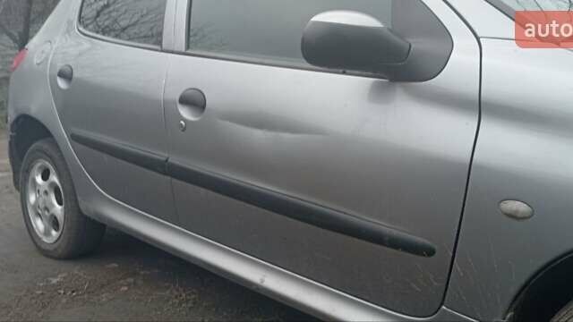 Сірий Пежо 206, об'ємом двигуна 1.4 л та пробігом 210 тис. км за 3200 $, фото 5 на Automoto.ua