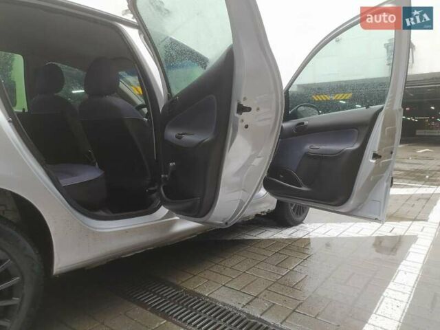 Сірий Пежо 206, об'ємом двигуна 1.36 л та пробігом 340 тис. км за 2950 $, фото 24 на Automoto.ua