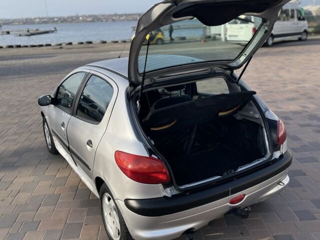 Серый Пежо 206, объемом двигателя 1.9 л и пробегом 200 тыс. км за 1299 $, фото 7 на Automoto.ua