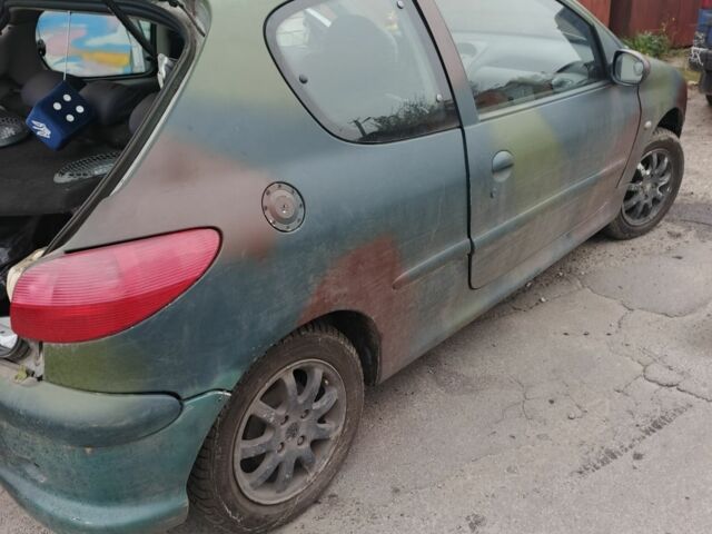 Серый Пежо 206, объемом двигателя 2 л и пробегом 300 тыс. км за 1500 $, фото 1 на Automoto.ua