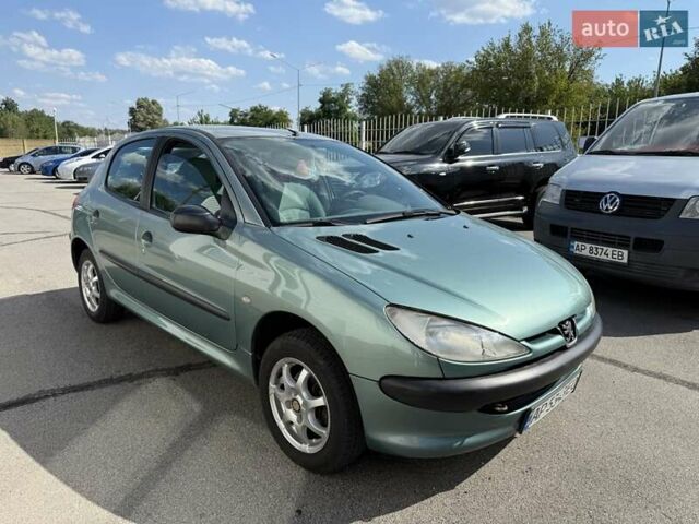Серый Пежо 206, объемом двигателя 1.36 л и пробегом 197 тыс. км за 2999 $, фото 1 на Automoto.ua