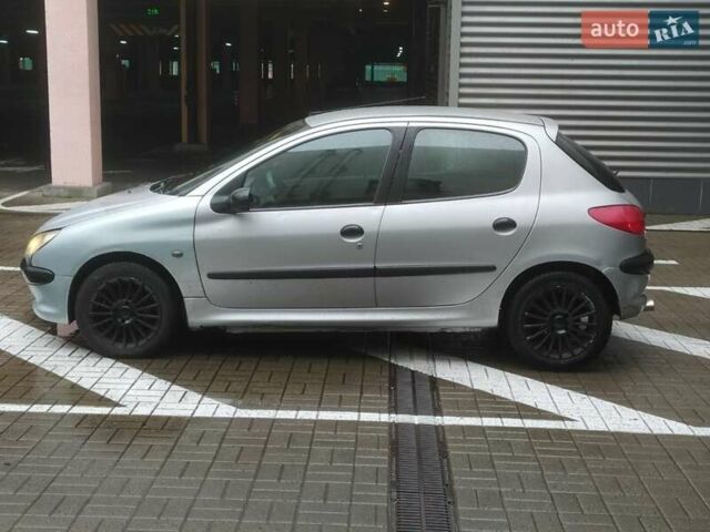 Сірий Пежо 206, об'ємом двигуна 1.36 л та пробігом 340 тис. км за 2950 $, фото 5 на Automoto.ua