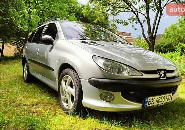 Серый Пежо 206, объемом двигателя 1.59 л и пробегом 176 тыс. км за 3400 $, фото 6 на Automoto.ua
