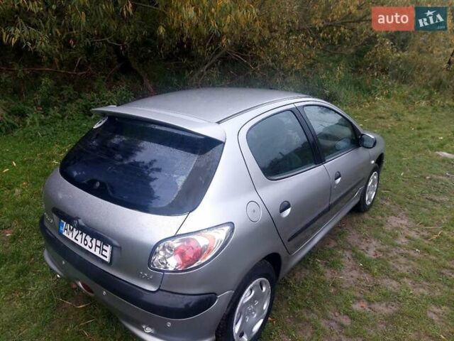 Серый Пежо 206, объемом двигателя 1.36 л и пробегом 300 тыс. км за 3800 $, фото 8 на Automoto.ua