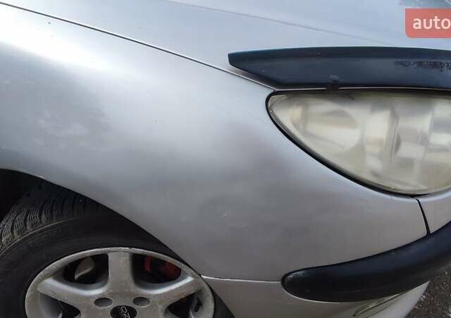 Серый Пежо 206, объемом двигателя 1.4 л и пробегом 369 тыс. км за 2500 $, фото 7 на Automoto.ua