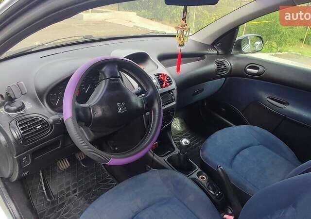 Серый Пежо 206, объемом двигателя 1.4 л и пробегом 369 тыс. км за 2500 $, фото 9 на Automoto.ua