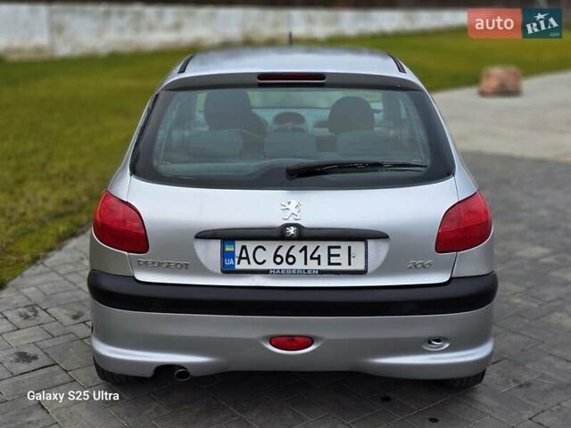 Серый Пежо 206, объемом двигателя 1.4 л и пробегом 221 тыс. км за 2450 $, фото 14 на Automoto.ua