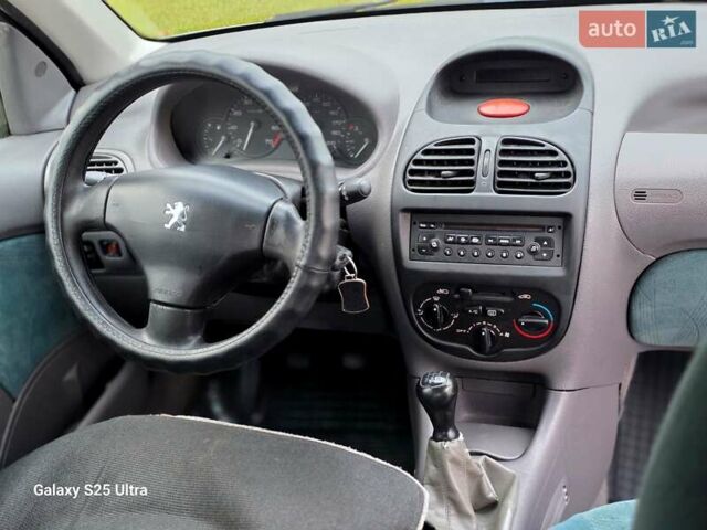 Серый Пежо 206, объемом двигателя 1.4 л и пробегом 221 тыс. км за 2450 $, фото 20 на Automoto.ua