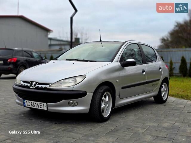 Серый Пежо 206, объемом двигателя 1.4 л и пробегом 221 тыс. км за 2450 $, фото 1 на Automoto.ua