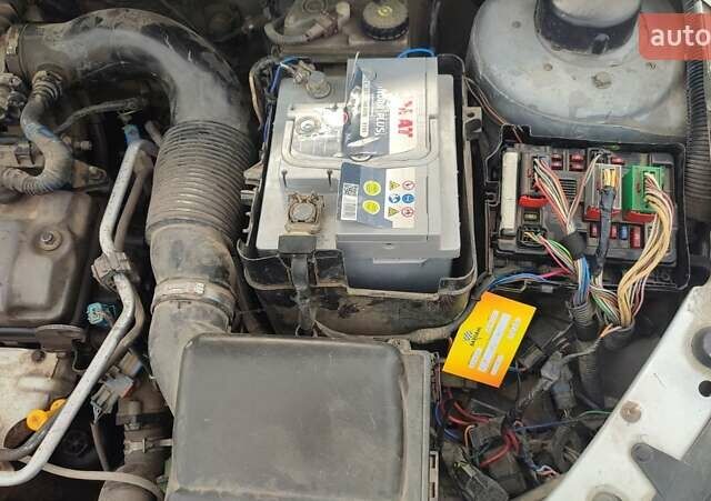 Серый Пежо 206, объемом двигателя 1.4 л и пробегом 369 тыс. км за 2500 $, фото 12 на Automoto.ua