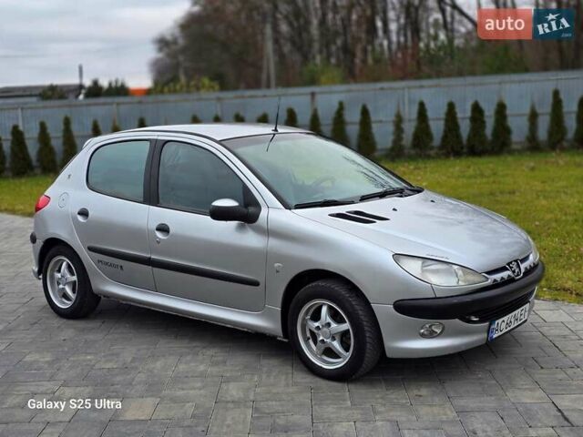 Серый Пежо 206, объемом двигателя 1.4 л и пробегом 221 тыс. км за 2450 $, фото 4 на Automoto.ua