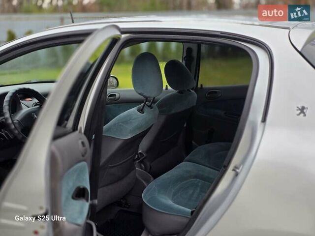 Серый Пежо 206, объемом двигателя 1.4 л и пробегом 221 тыс. км за 2450 $, фото 37 на Automoto.ua