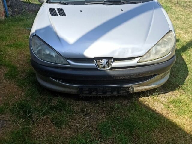 Серый Пежо 206, объемом двигателя 1.4 л и пробегом 250 тыс. км за 1000 $, фото 1 на Automoto.ua