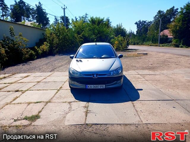Серый Пежо 206, объемом двигателя 1.4 л и пробегом 150 тыс. км за 4800 $, фото 1 на Automoto.ua