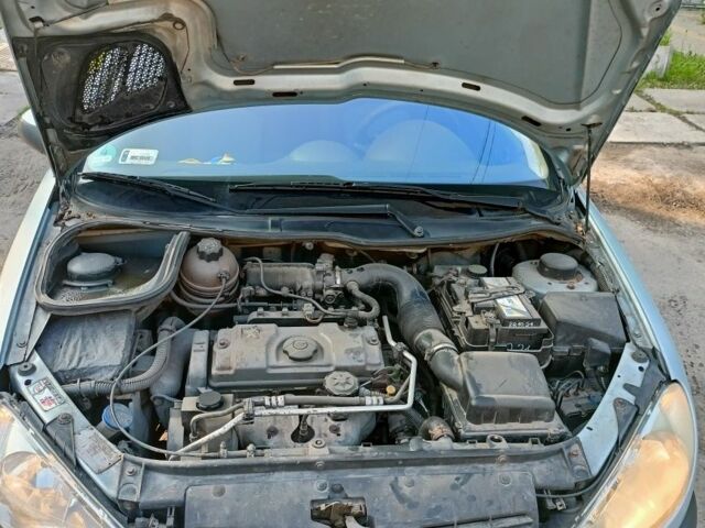 Сірий Пежо 206, об'ємом двигуна 1.4 л та пробігом 200 тис. км за 2399 $, фото 5 на Automoto.ua