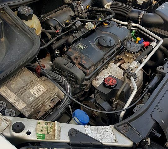 Сірий Пежо 206, об'ємом двигуна 1.4 л та пробігом 150 тис. км за 4200 $, фото 9 на Automoto.ua