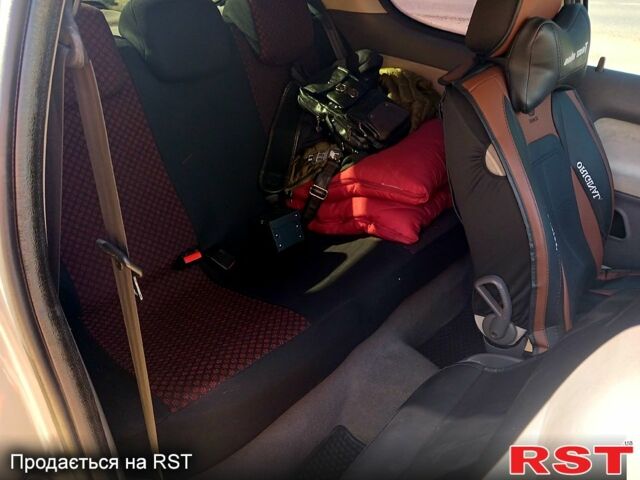 Серый Пежо 206, объемом двигателя 1.4 л и пробегом 150 тыс. км за 4800 $, фото 6 на Automoto.ua