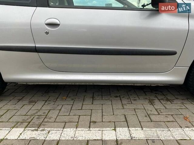 Серый Пежо 206, объемом двигателя 1.1 л и пробегом 150 тыс. км за 3000 $, фото 4 на Automoto.ua