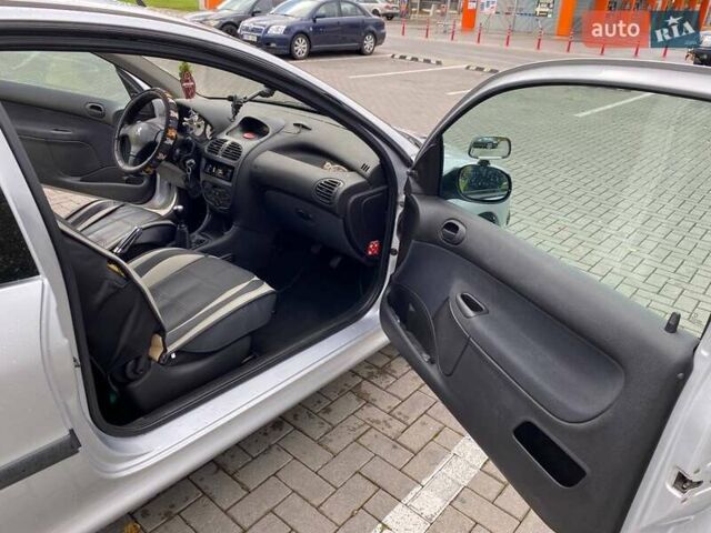 Серый Пежо 206, объемом двигателя 1.1 л и пробегом 150 тыс. км за 3000 $, фото 2 на Automoto.ua