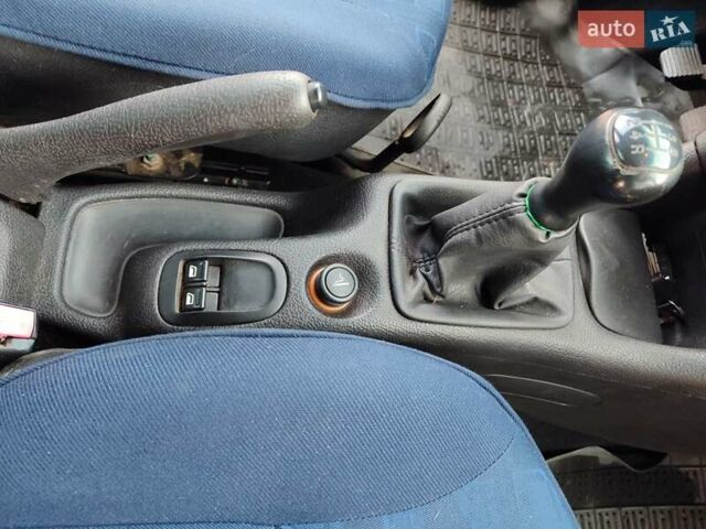 Серый Пежо 206, объемом двигателя 1.12 л и пробегом 154 тыс. км за 2900 $, фото 20 на Automoto.ua