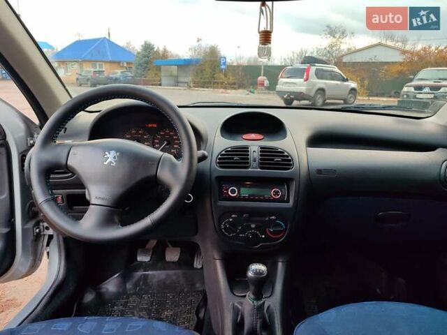 Серый Пежо 206, объемом двигателя 1.12 л и пробегом 154 тыс. км за 2900 $, фото 11 на Automoto.ua