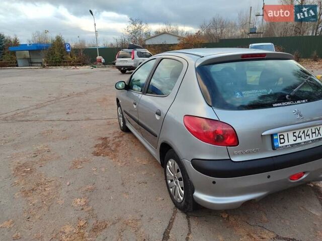 Серый Пежо 206, объемом двигателя 1.12 л и пробегом 154 тыс. км за 2900 $, фото 3 на Automoto.ua