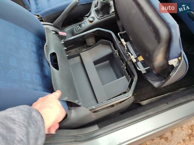 Серый Пежо 206, объемом двигателя 1.12 л и пробегом 154 тыс. км за 2900 $, фото 16 на Automoto.ua