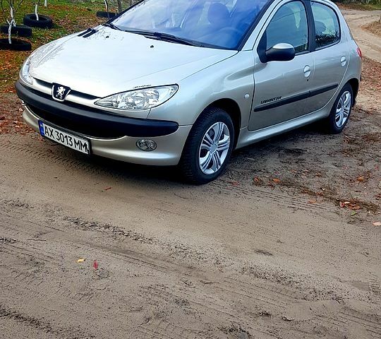Сірий Пежо 206, об'ємом двигуна 1.4 л та пробігом 150 тис. км за 4200 $, фото 7 на Automoto.ua