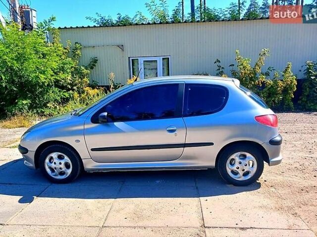 Серый Пежо 206, объемом двигателя 1.4 л и пробегом 150 тыс. км за 4800 $, фото 10 на Automoto.ua