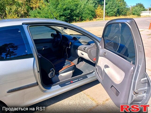 Серый Пежо 206, объемом двигателя 1.4 л и пробегом 150 тыс. км за 4800 $, фото 3 на Automoto.ua